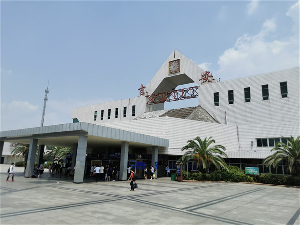 佛山到吉安空運(yùn)物流公司-佛山至吉安物流貨運(yùn)專線海陸空運(yùn)輸一體化服務(wù)